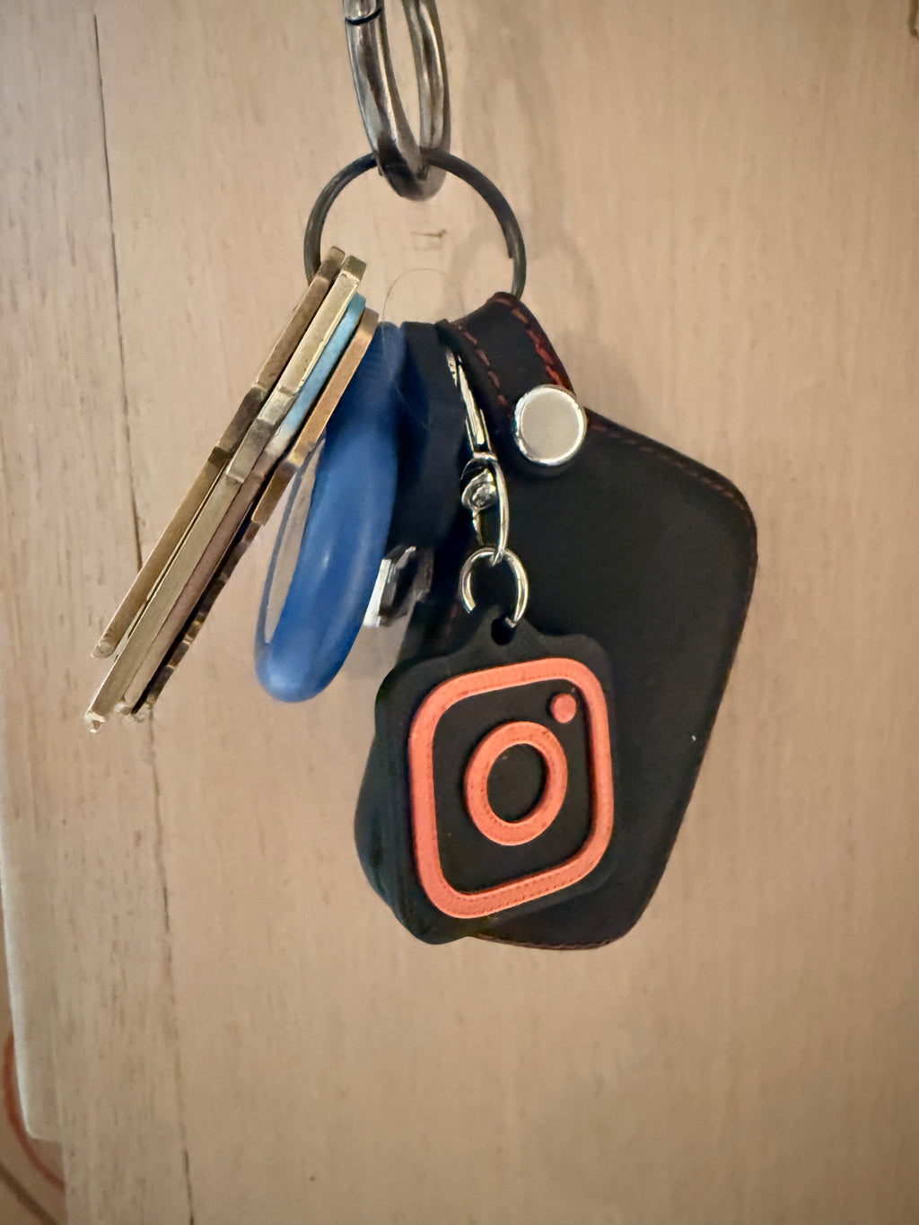 Tap to Share Keychain- Share Instagram, Website, or other profiles! NFC Tap Keychain, Digital Business Card